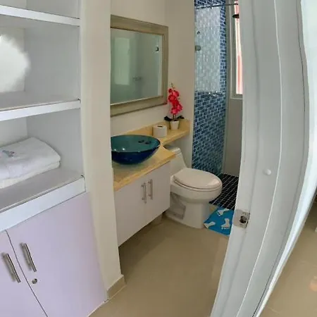Apartamento Apartamento 2al-1 Frente A La Playa Con Aire Acondicionado Y Wifi *